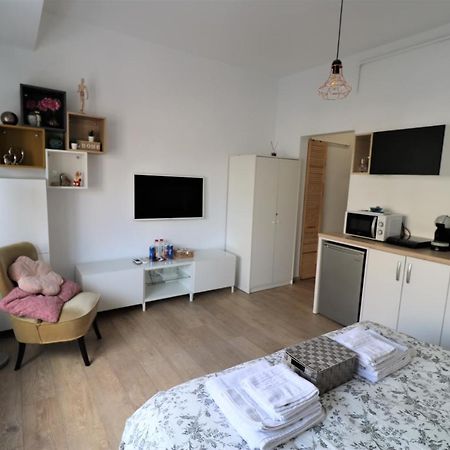 Lovely City Center Apartment - Free Minibar Bucareste Exterior foto