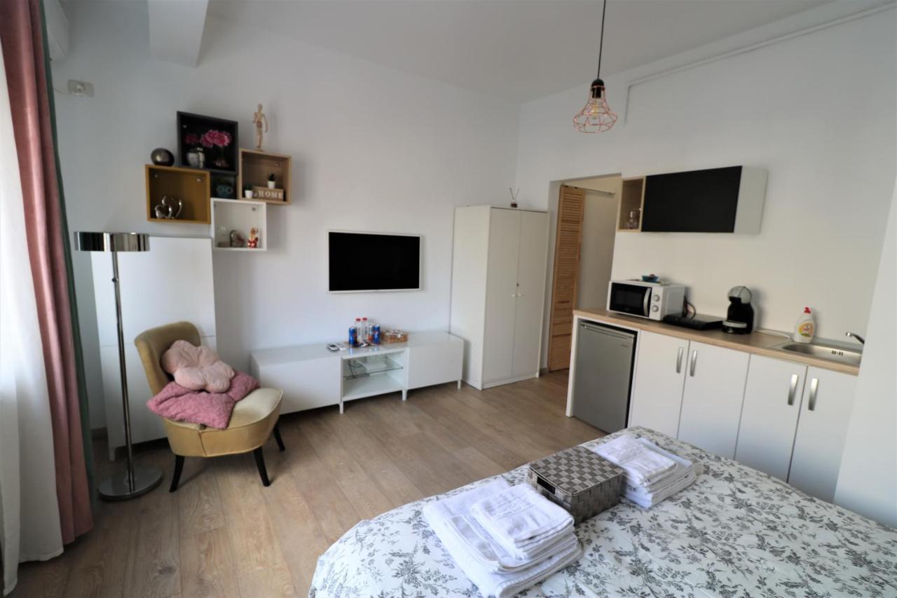 Lovely City Center Apartment - Free Minibar Bucareste Exterior foto