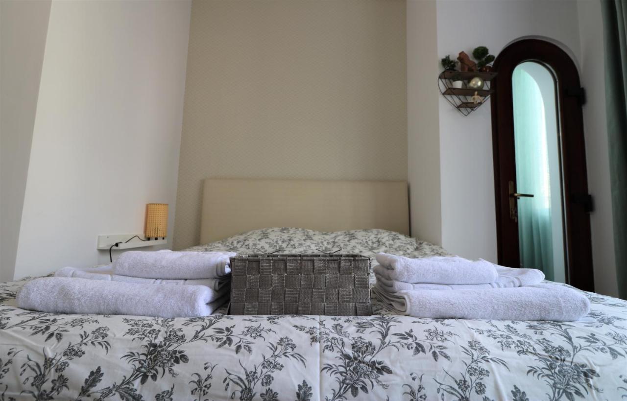 Lovely City Center Apartment - Free Minibar Bucareste Exterior foto