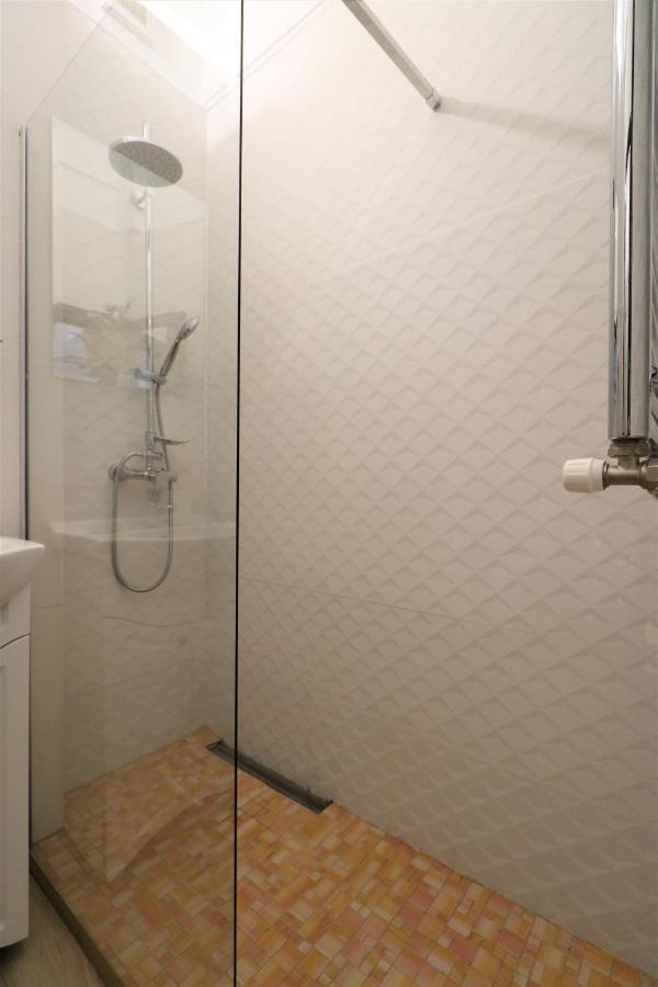 Lovely City Center Apartment - Free Minibar Bucareste Exterior foto